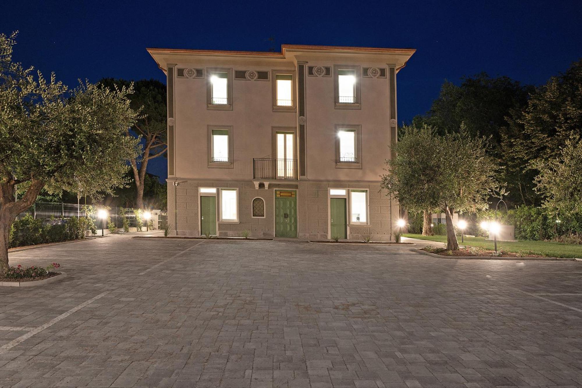 Villa Caterina Apartments By Wonderful Italy Desenzano del Garda Buitenkant foto