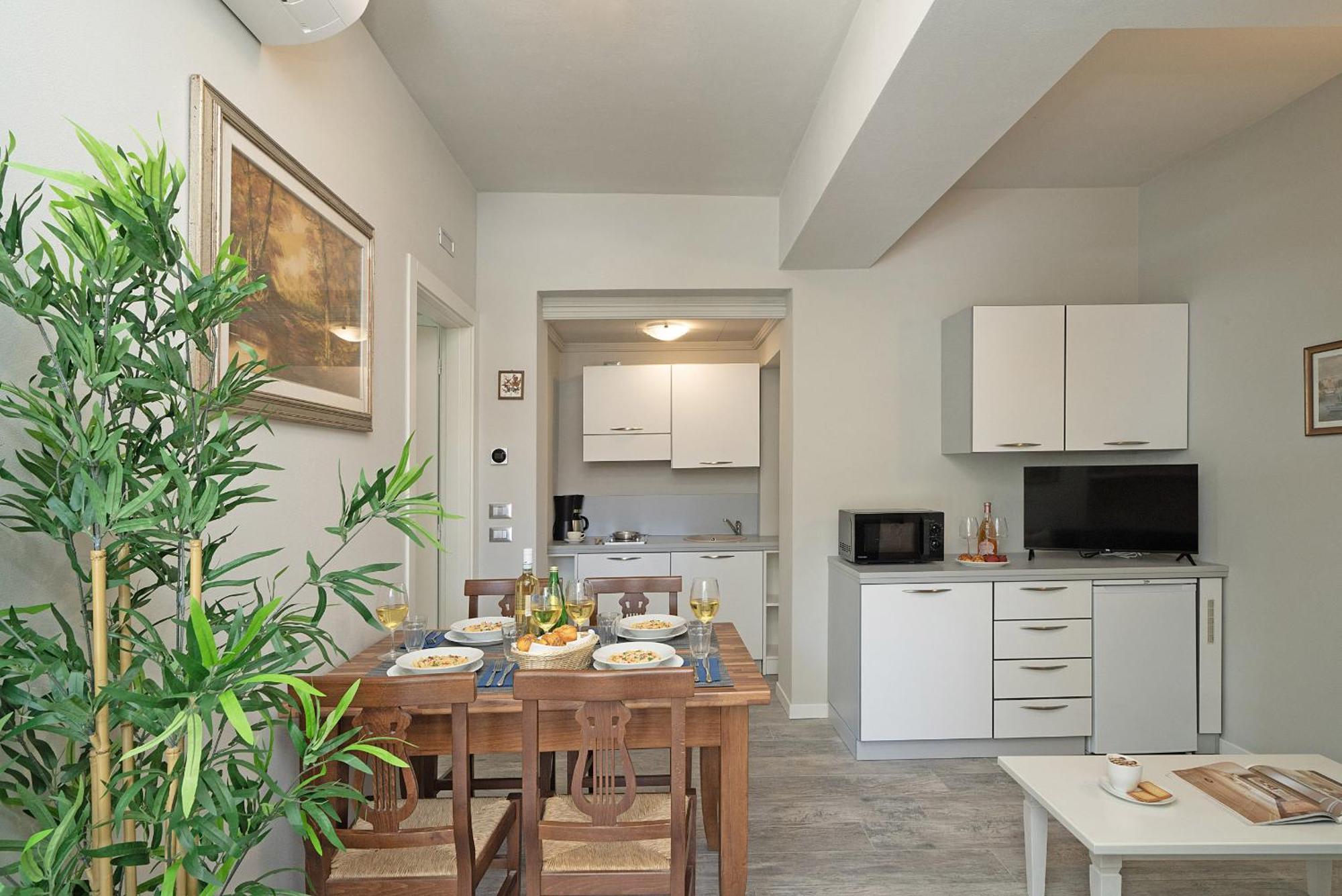 Villa Caterina Apartments By Wonderful Italy Desenzano del Garda Buitenkant foto