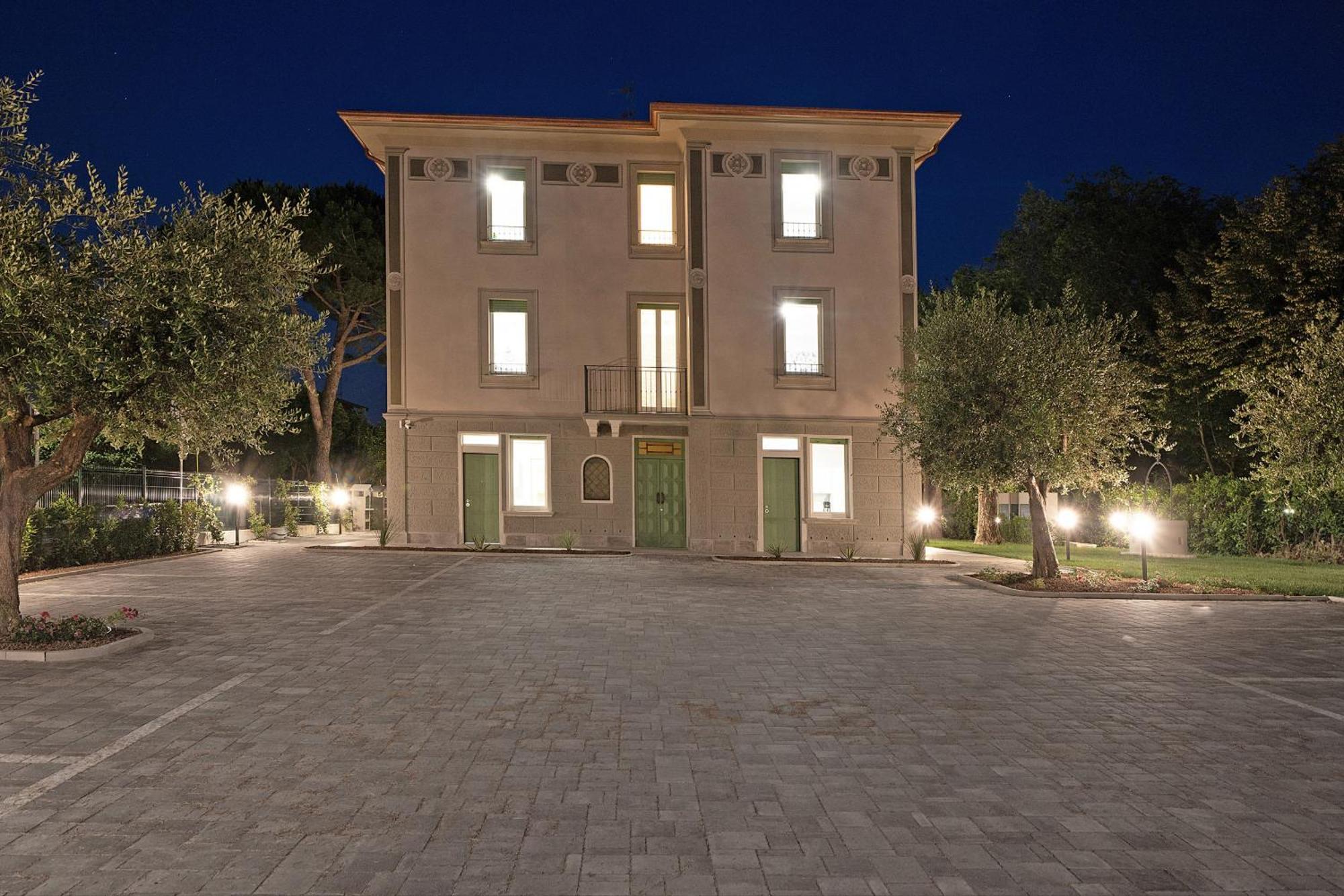 Villa Caterina Apartments By Wonderful Italy Desenzano del Garda Buitenkant foto